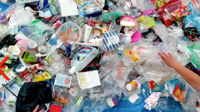 PLASTIKMÜLL: UMDENKEN - High Five