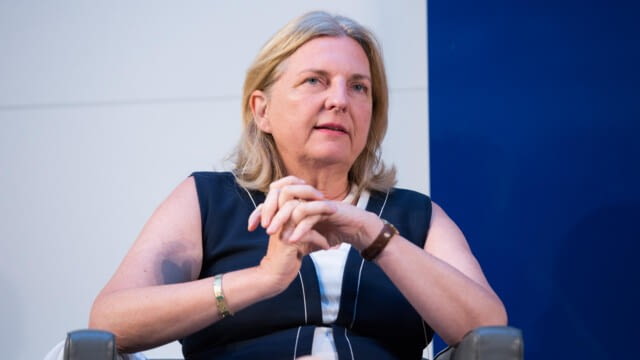 Karin Kneissl - Europa : DIALOG