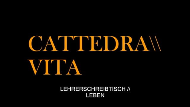 Sumila ist Lehrer. Die männliche Deklination des Berufs ist das, was die Leute am meisten überrascht, nicht die Tatsache, dass er ein Italiener singhalesischer Herkunft ist. Seine Schüler nehmen jedenfalls keine Notiz von ihm, denn sie können Sumila an seinem Schreibtisch nicht von ihren ausländischstämmigen Mitschülern im Klassenzimmer unterscheiden.