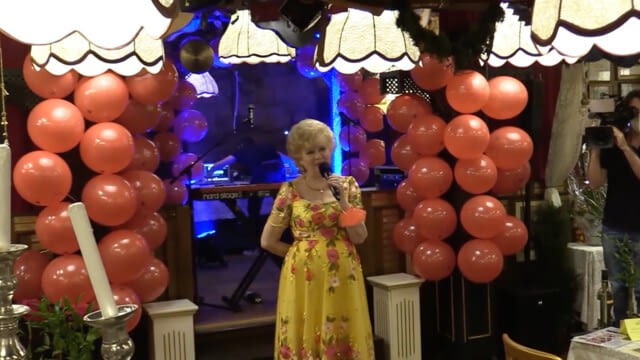 C - Freude , Geburtstagsfest Vize-Honorarkonsulin Prof. BIRGIT SARATA - Der Wal