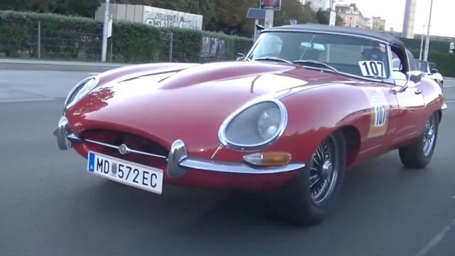 Im zweiten Teil der Reportage über dei Vienna Classic Days 2025 (erster Teil am 03.10.2025) kommen Teilnehmer:innen zu Wort, darunter ein tierischer und der jüngste. Außerdem gibt es Eindrücke von der Ringrunde und der Fahrt durch die Wiener City.