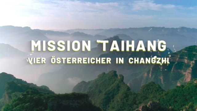 Ein österreichisches Journalistenteam reist nach Changzhi in der Provinz Shanxi und erlebt das Taihang-Gebirge hautnah: grüne Mobilität in der Acht-Quellen-Schlucht, Geschichte und Naturbesonderheiten in der Huangya-Höhle, die traditionelle Handwerkskunst des Lihou-Tigers und jahrhundertalte Kultur im Guanyin-Kloster. Eine Reise durch Shanxi – jedes Ziel ein neues Bild von China.