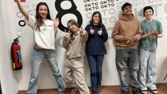 Kristina, Leonardo, Mila, Milada und Sukhjit haben ihre berufspraktischen Tage bei OKTO absolviert. Dabei sind sie nicht nur in das OKTOVERSUM eingetaucht, sondern waren auch unglaublich produktiv. Neben drei Social Media Reels entstand auch dieser rund zehnminütige TV-Film, für den sie OKTO Redakteurin Katharina Obermayer interviewt haben.