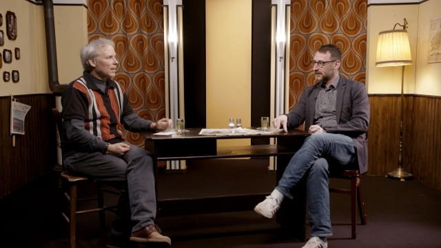 Sozialexperte Martin Schenk spricht diesmal mit dem Sozialforscher Daniel Schönherr. Eine aktuelle Studie zeigt im Detail, wie tief Klassismus im Bildungsbereich, der Arbeitswelt, im Gesundheitssystem und bei Behörden verankert ist – mit gravierenden Folgen für Betroffene und Gesellschaft. Diskriminierung aufgrund sozial-ökonomischer Herkunft schränkt Menschen in ihrem Zugang zu guter Arbeit und hochwertiger Gesundheitsversorgung ein. Treten solche Erfahrungen systematisch auf, fühlen sich Betroffene dadurch wie Menschen zweiter Klasse.