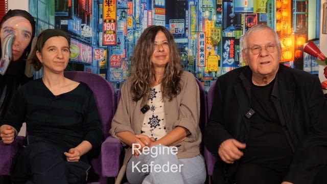 Meeting Point Wall von Regine Kafeder – we have nothing to say to each other - kurz & gut