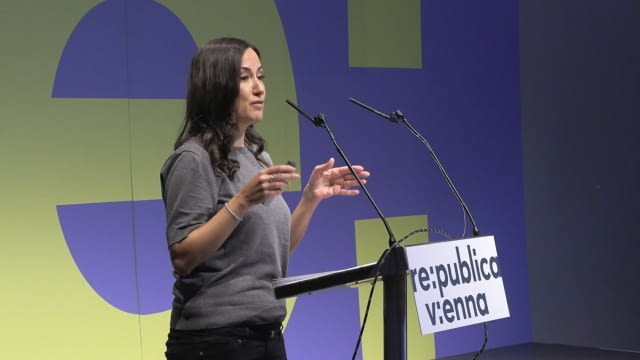 MEDIEN ZWISCHEN MACHT UND OHNMACHT: WEGE IN DEN WEHRHAFTEN JOURNALISMUS mit NADIA ZABOURA - re:publica Vienna