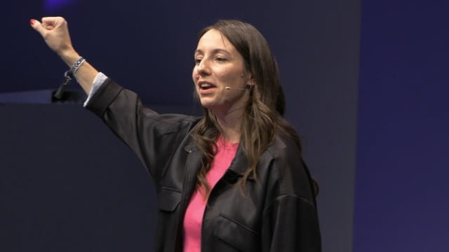 BELONGING FIRST: WARUM KOMPLEXE SYSTEME AN SOZIALER VERBUNDENHEIT SCHEITERN ODER WACHSEN - BETTINA LUDWIG - re:publica Vienna