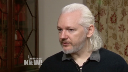 Posterframe von Democracy Now!: WikiLeaks Gründer Julian Assange