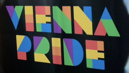 Posterframe von QUEER: Pressekonferenz Vienna Pride - Regenbogencorso 2020