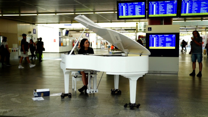 #wienLEBT: Open Piano am Bahnhof Floridsdorf