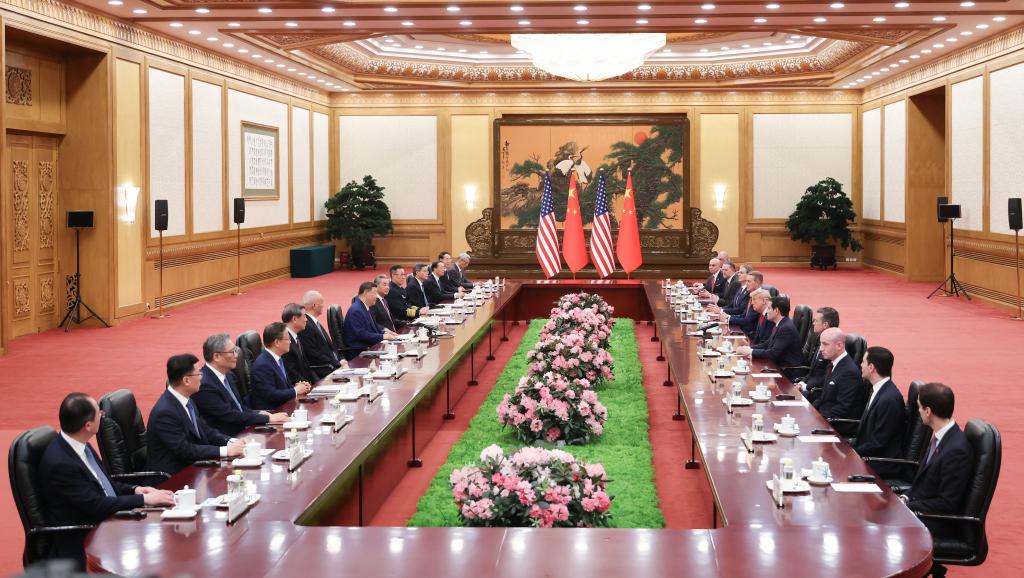 Chinese President Xi Jinping holds talks with U.S. President Donald Trump