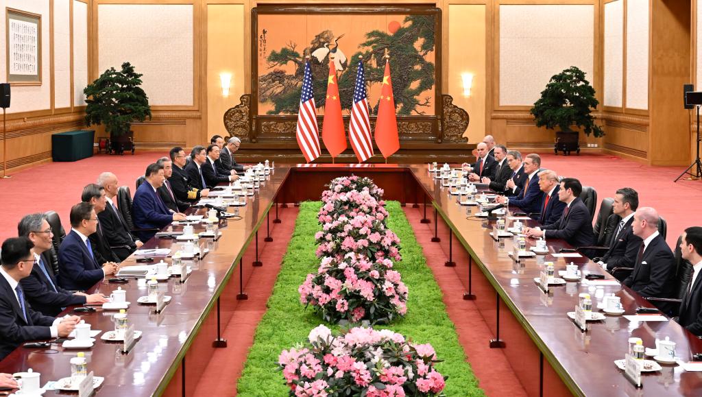 Chinese President Xi Jinping holds talks with U.S. President Donald Trump