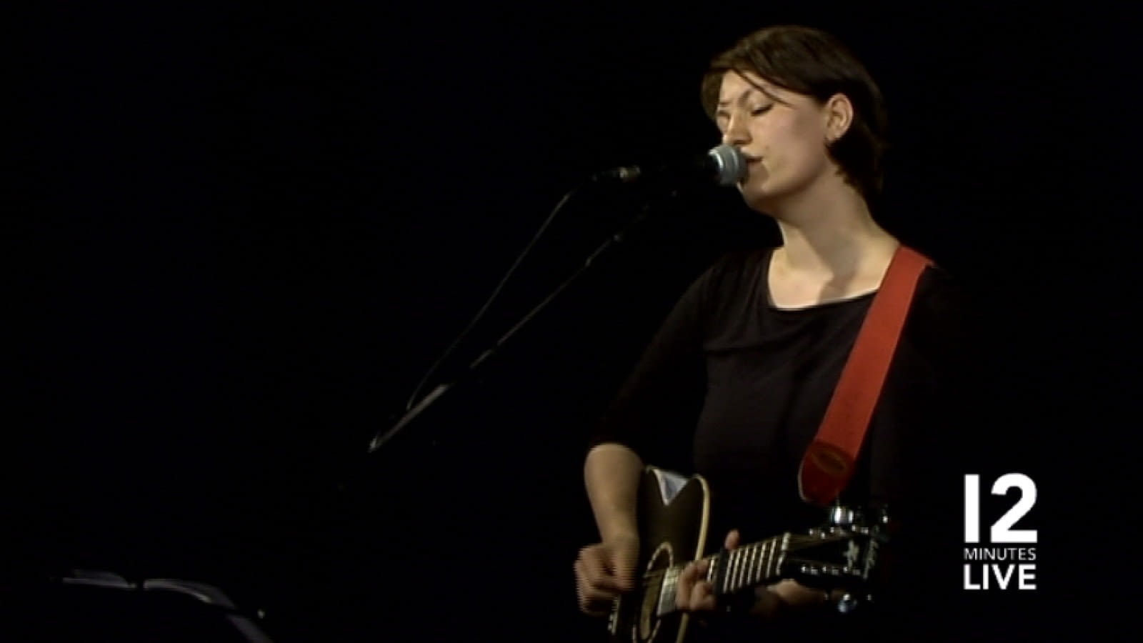 12 MINUTES LIVE: LAURA RAFETSEDER